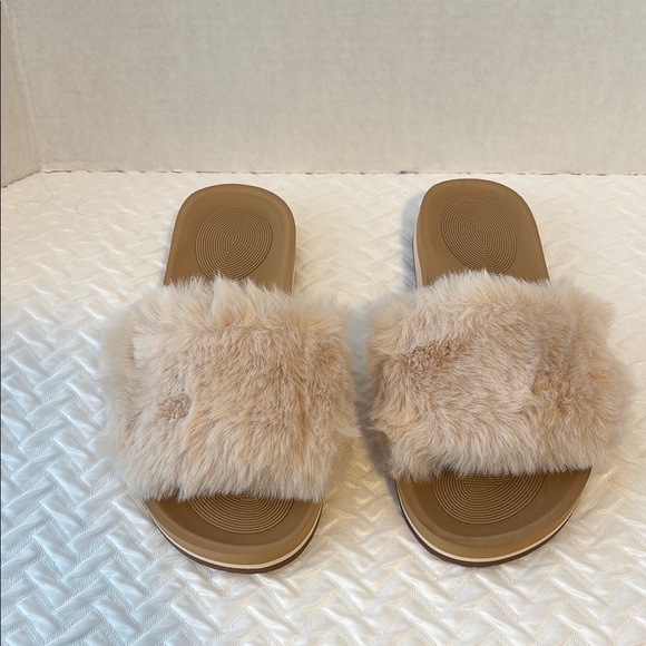 Coface Tan Cozy Slippers with Plush Lining - Picture 1 of 8